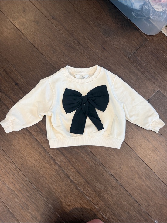 H&M Other - H&M Cream Girls Sweater with Black Bow Size 2T - C39-171